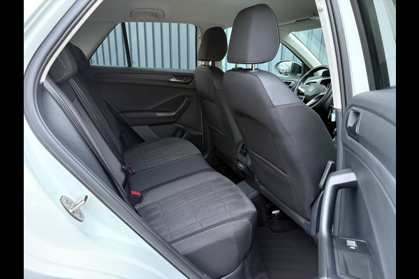 Volkswagen T-Roc 1.5 TSI 150Pk DSG Style | Trekhaak afnb. | IQ Light | Allseason banden | Prijs Rijklaar!!