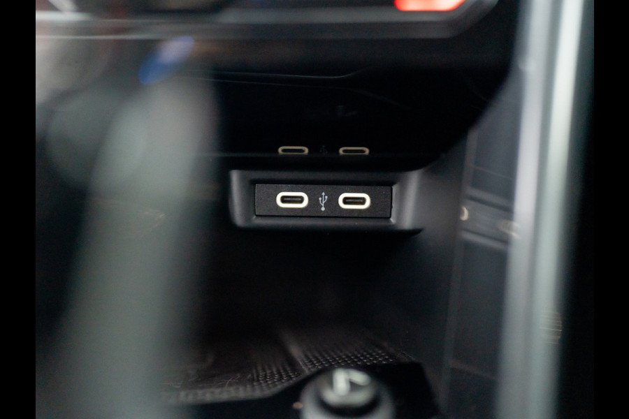 Volkswagen T-Roc 1.5 TSI 150Pk DSG Style | Trekhaak afnb. | IQ Light | Allseason banden | Prijs Rijklaar!!