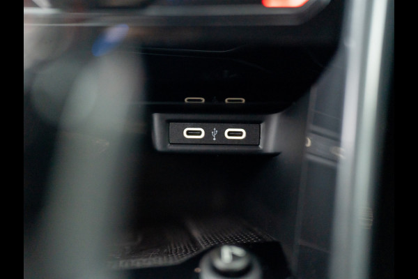 Volkswagen T-Roc 1.5 TSI 150Pk DSG Style | Trekhaak afnb. | IQ Light | Allseason banden | Prijs Rijklaar!!