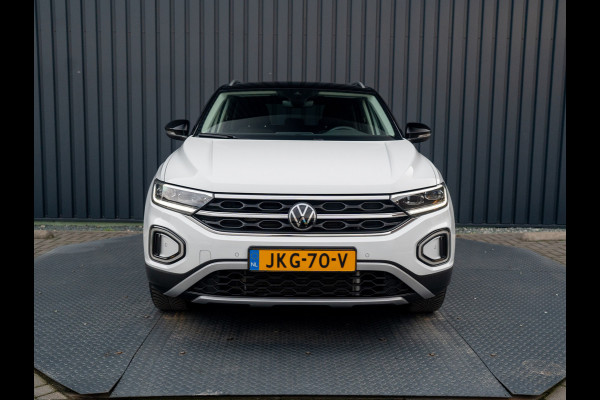 Volkswagen T-Roc 1.5 TSI 150Pk DSG Style | Trekhaak afnb. | IQ Light | Allseason banden | Prijs Rijklaar!!