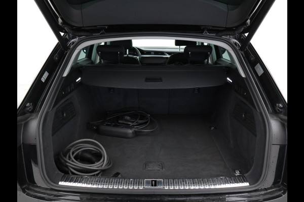 Audi e-tron 50 QUATTRO LAUCH EDITION ALL BLACK PACK + TREKHAAK | LUCHTVERING | CAMERA