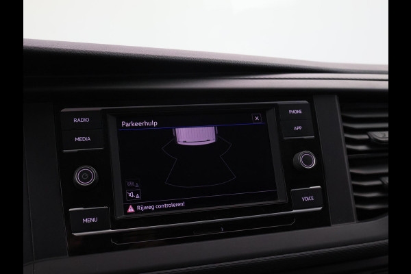 Volkswagen Transporter 2.0 TDI L2H1 + LED | 20 INCH LMV | TREEPLANKEN | APPLE CARPLAY | TREKHAAK