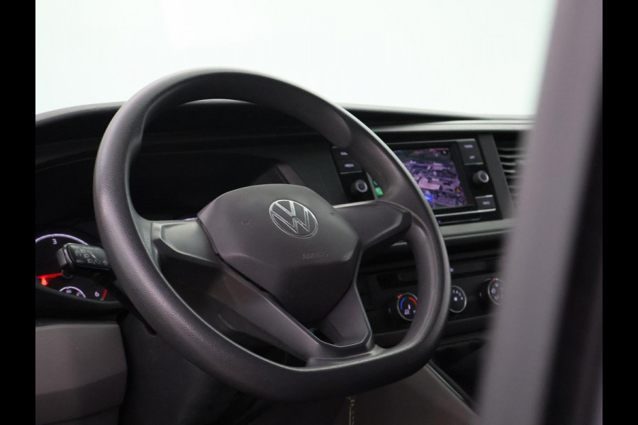 Volkswagen Transporter 2.0 TDI L2H1 + LED | 20 INCH LMV | TREEPLANKEN | APPLE CARPLAY | TREKHAAK