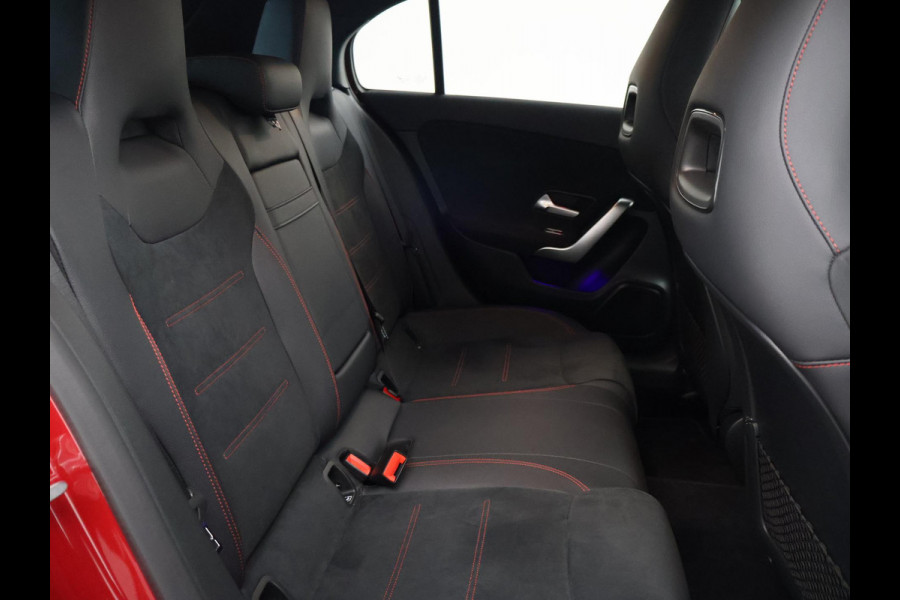 Mercedes-Benz A-Klasse 180 AUT. AMG SPORT + PANORAMA | SFEERVERLICHTING | CAMERA | ADAPTIVE CRUISE | CARPLAY