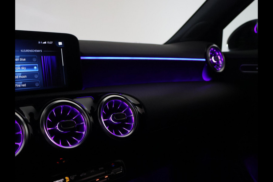 Mercedes-Benz A-Klasse 180 AUT. AMG SPORT + PANORAMA | SFEERVERLICHTING | CAMERA | ADAPTIVE CRUISE | CARPLAY