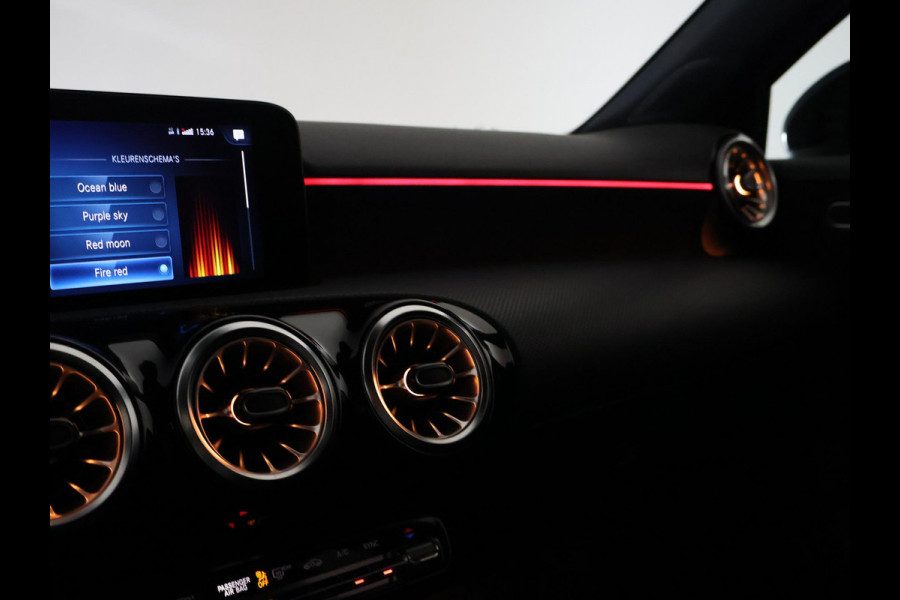 Mercedes-Benz A-Klasse 180 AUT. AMG SPORT + PANORAMA | SFEERVERLICHTING | CAMERA | ADAPTIVE CRUISE | CARPLAY