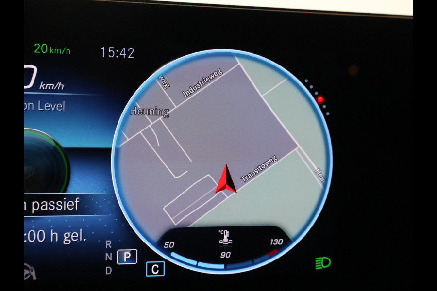 Mercedes-Benz A-Klasse 180 AUT. AMG SPORT + PANORAMA | SFEERVERLICHTING | CAMERA | ADAPTIVE CRUISE | CARPLAY