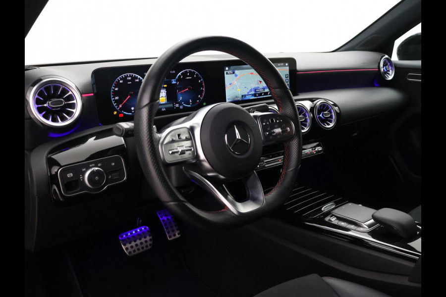 Mercedes-Benz A-Klasse 180 AUT. AMG SPORT + PANORAMA | SFEERVERLICHTING | CAMERA | ADAPTIVE CRUISE | CARPLAY