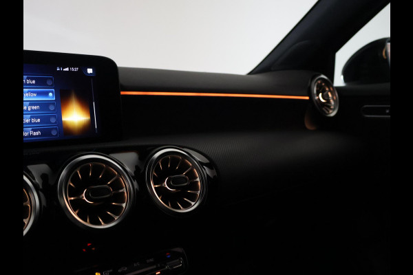 Mercedes-Benz A-Klasse 180 AUT. AMG SPORT + PANORAMA | SFEERVERLICHTING | CAMERA | ADAPTIVE CRUISE | CARPLAY