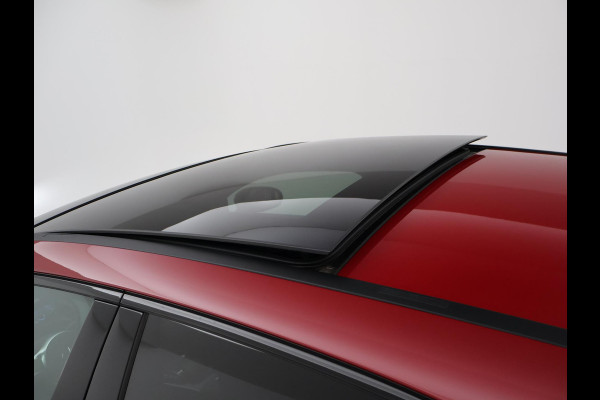 Mercedes-Benz A-Klasse 180 AUT. AMG SPORT + PANORAMA | SFEERVERLICHTING | CAMERA | ADAPTIVE CRUISE | CARPLAY