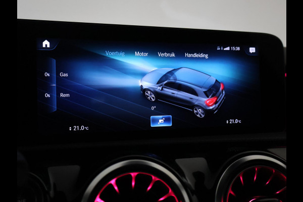 Mercedes-Benz A-Klasse 180 AUT. AMG SPORT + PANORAMA | SFEERVERLICHTING | CAMERA | ADAPTIVE CRUISE | CARPLAY