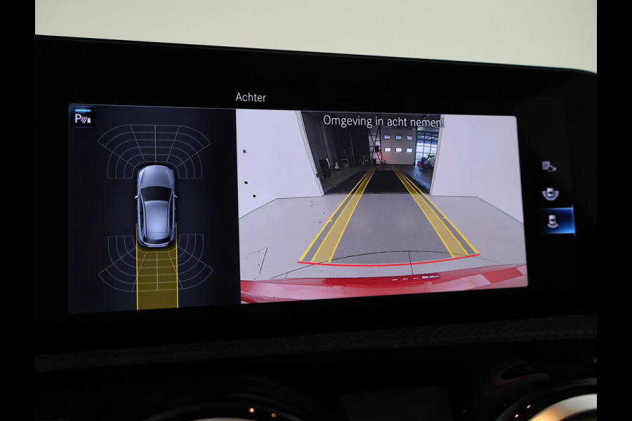 Mercedes-Benz A-Klasse 180 AUT. AMG SPORT + PANORAMA | SFEERVERLICHTING | CAMERA | ADAPTIVE CRUISE | CARPLAY
