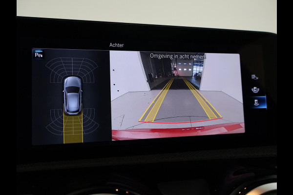 Mercedes-Benz A-Klasse 180 AUT. AMG SPORT + PANORAMA | SFEERVERLICHTING | CAMERA | ADAPTIVE CRUISE | CARPLAY