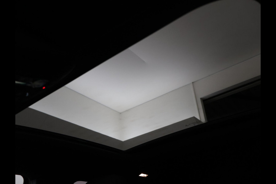 Mercedes-Benz A-Klasse 180 AUT. AMG SPORT + PANORAMA | SFEERVERLICHTING | CAMERA | ADAPTIVE CRUISE | CARPLAY