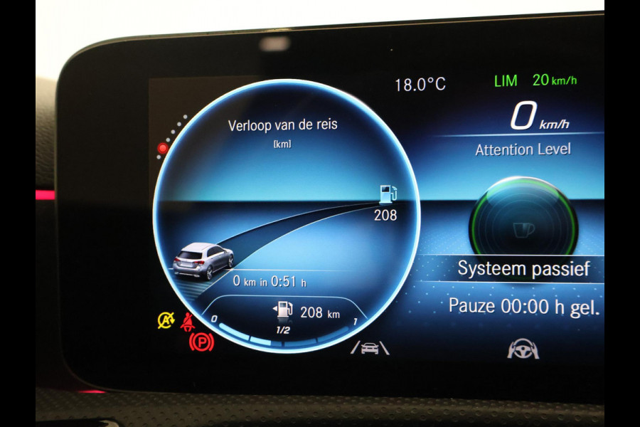 Mercedes-Benz A-Klasse 180 AUT. AMG SPORT + PANORAMA | SFEERVERLICHTING | CAMERA | ADAPTIVE CRUISE | CARPLAY