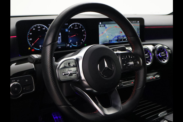 Mercedes-Benz A-Klasse 180 AUT. AMG SPORT + PANORAMA | SFEERVERLICHTING | CAMERA | ADAPTIVE CRUISE | CARPLAY