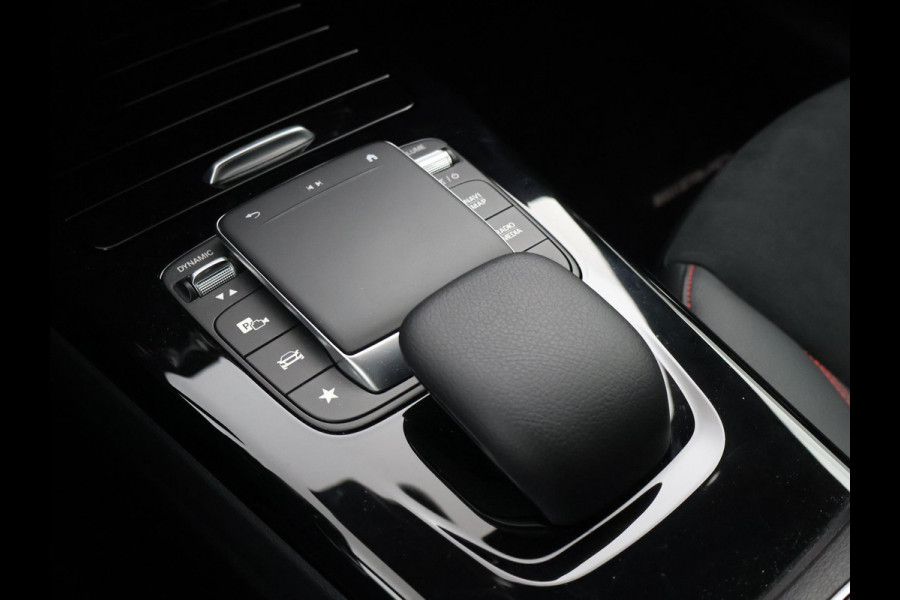 Mercedes-Benz A-Klasse 180 AUT. AMG SPORT + PANORAMA | SFEERVERLICHTING | CAMERA | ADAPTIVE CRUISE | CARPLAY
