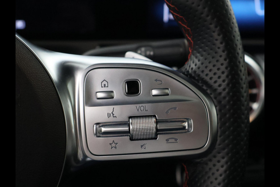 Mercedes-Benz A-Klasse 180 AUT. AMG SPORT + PANORAMA | SFEERVERLICHTING | CAMERA | ADAPTIVE CRUISE | CARPLAY