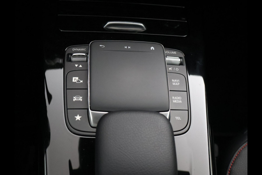 Mercedes-Benz A-Klasse 180 AUT. AMG SPORT + PANORAMA | SFEERVERLICHTING | CAMERA | ADAPTIVE CRUISE | CARPLAY