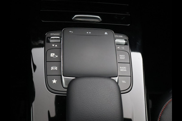 Mercedes-Benz A-Klasse 180 AUT. AMG SPORT + PANORAMA | SFEERVERLICHTING | CAMERA | ADAPTIVE CRUISE | CARPLAY