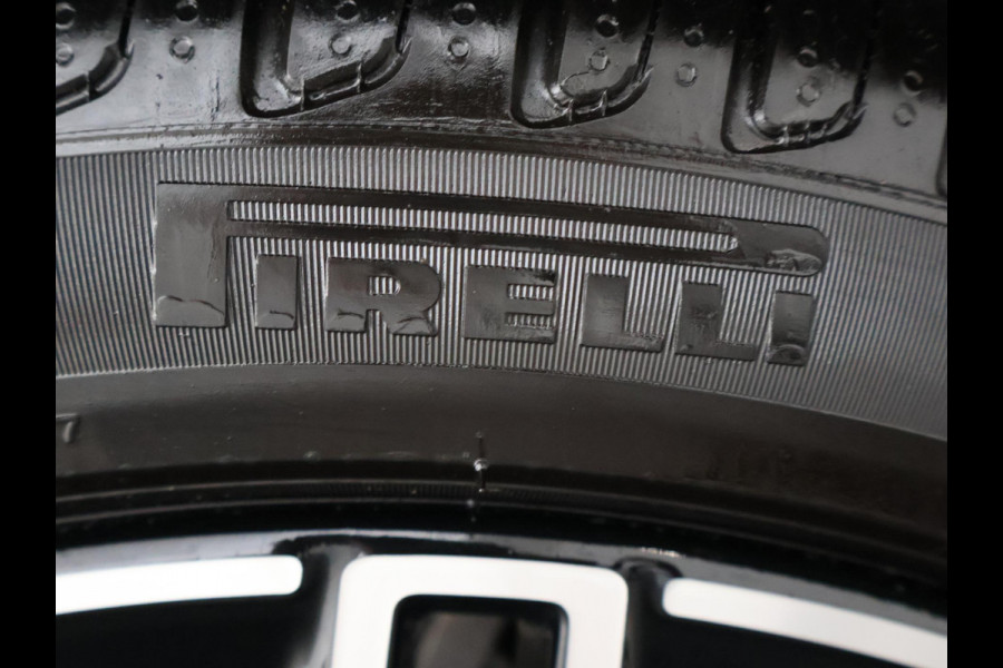 Mercedes-Benz A-Klasse 180 AUT. AMG SPORT + PANORAMA | SFEERVERLICHTING | CAMERA | ADAPTIVE CRUISE | CARPLAY