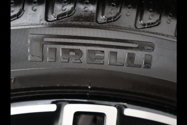 Mercedes-Benz A-Klasse 180 AUT. AMG SPORT + PANORAMA | SFEERVERLICHTING | CAMERA | ADAPTIVE CRUISE | CARPLAY