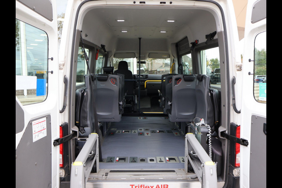 Volkswagen Crafter 2.0 TDI ROLSTOEL AUTO 9-PERS. + 4 ROLSTOELEN *EXCL. BTW* - EURO 6 - LIFT