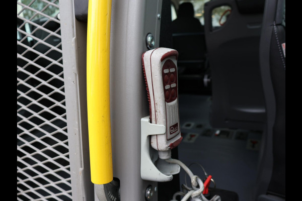 Volkswagen Crafter 2.0 TDI ROLSTOEL AUTO 9-PERS. + 4 ROLSTOELEN *EXCL. BTW* - EURO 6 - LIFT