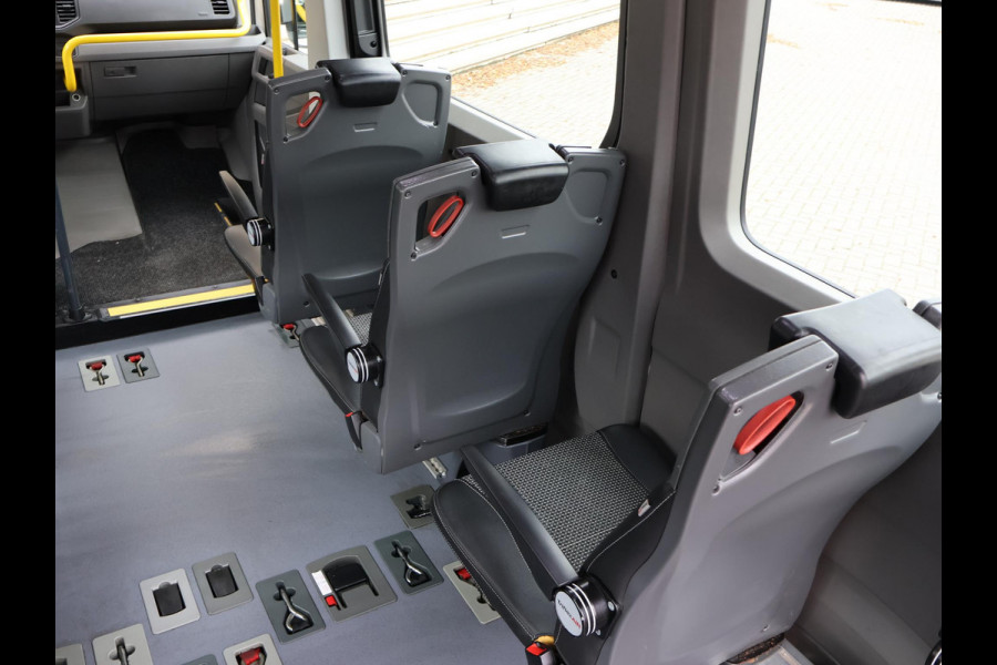 Volkswagen Crafter 2.0 TDI ROLSTOEL AUTO 9-PERS. + 4 ROLSTOELEN *EXCL. BTW* - EURO 6 - LIFT