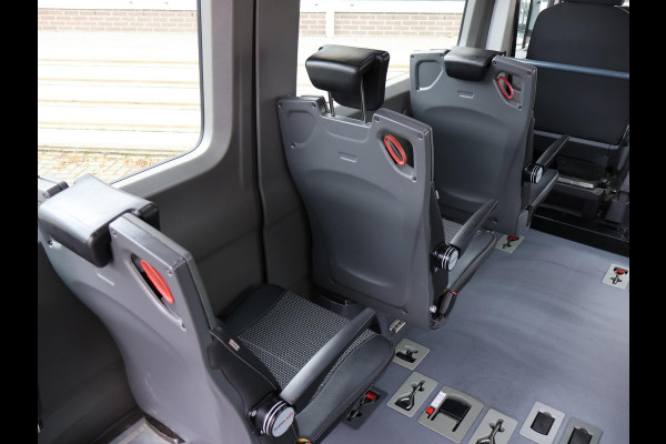 Volkswagen Crafter 2.0 TDI ROLSTOEL AUTO 9-PERS. + 4 ROLSTOELEN *EXCL. BTW* - EURO 6 - LIFT