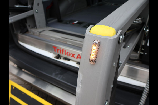 Volkswagen Crafter 2.0 TDI ROLSTOEL AUTO 9-PERS. + 4 ROLSTOELEN *EXCL. BTW* - EURO 6 - LIFT