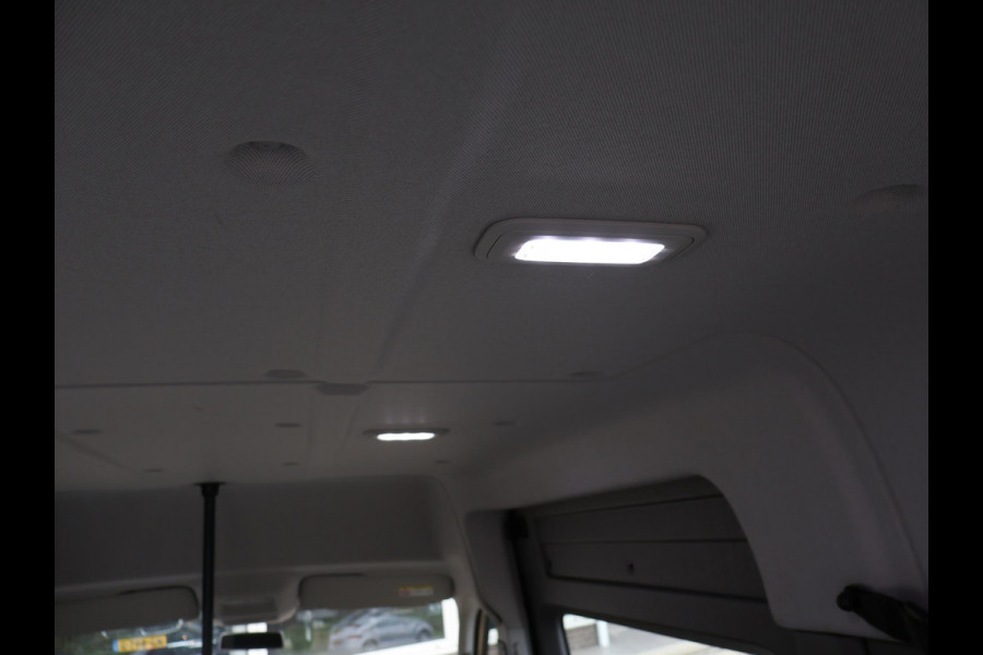 Volkswagen Crafter 2.0 TDI ROLSTOEL AUTO 9-PERS. + 4 ROLSTOELEN *EXCL. BTW* - EURO 6 - LIFT