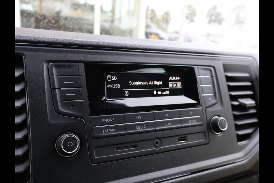 Volkswagen Crafter 2.0 TDI ROLSTOEL AUTO 9-PERS. + 4 ROLSTOELEN *EXCL. BTW* - EURO 6 - LIFT