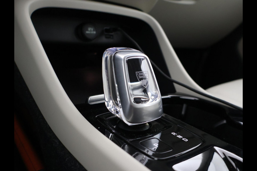 Volvo XC40 1.5 T4 RECHARGE 211 PK AUT. INSCRIPTION + TREKHAAK | LEDER | HARMAN/KARDON | STOELVERW. V+A | ADAPTIVE CRUISE