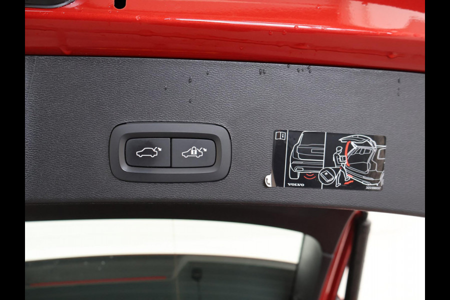 Volvo XC40 1.5 T4 RECHARGE 211 PK AUT. INSCRIPTION + TREKHAAK | LEDER | HARMAN/KARDON | STOELVERW. V+A | ADAPTIVE CRUISE