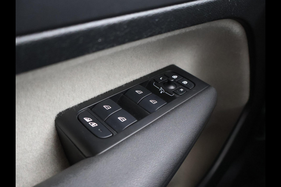 Volvo XC40 1.5 T4 RECHARGE 211 PK AUT. INSCRIPTION + TREKHAAK | LEDER | HARMAN/KARDON | STOELVERW. V+A | ADAPTIVE CRUISE