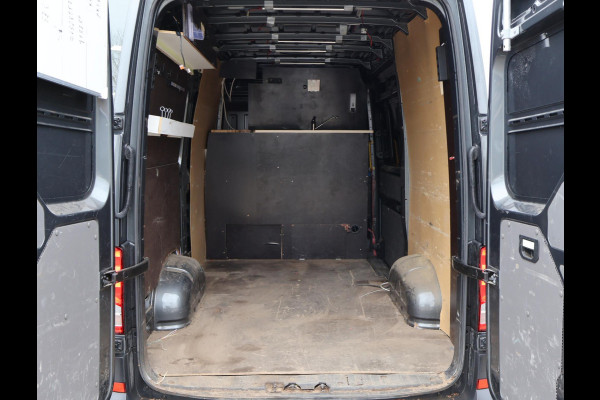 Volkswagen Crafter 35 2.0 TDI 140 PK DSG L3H3 + 3000 KG TREKHAAK + ADAPTIVE CRUISE / STUUR+ STOELVERW. / MASSAGE / LED / CAMERA
