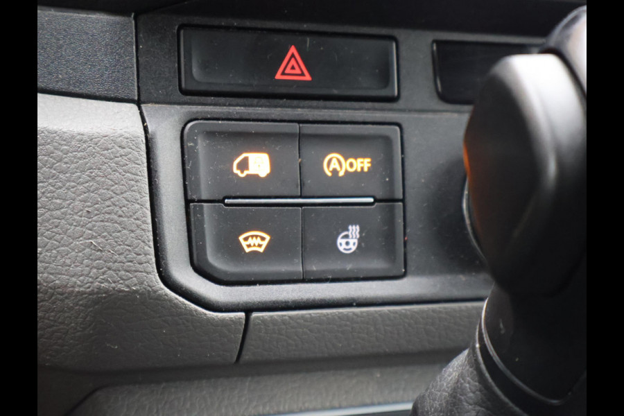 Volkswagen Crafter 35 2.0 TDI 140 PK DSG L3H3 + 3000 KG TREKHAAK + ADAPTIVE CRUISE / STUUR+ STOELVERW. / MASSAGE / LED / CAMERA