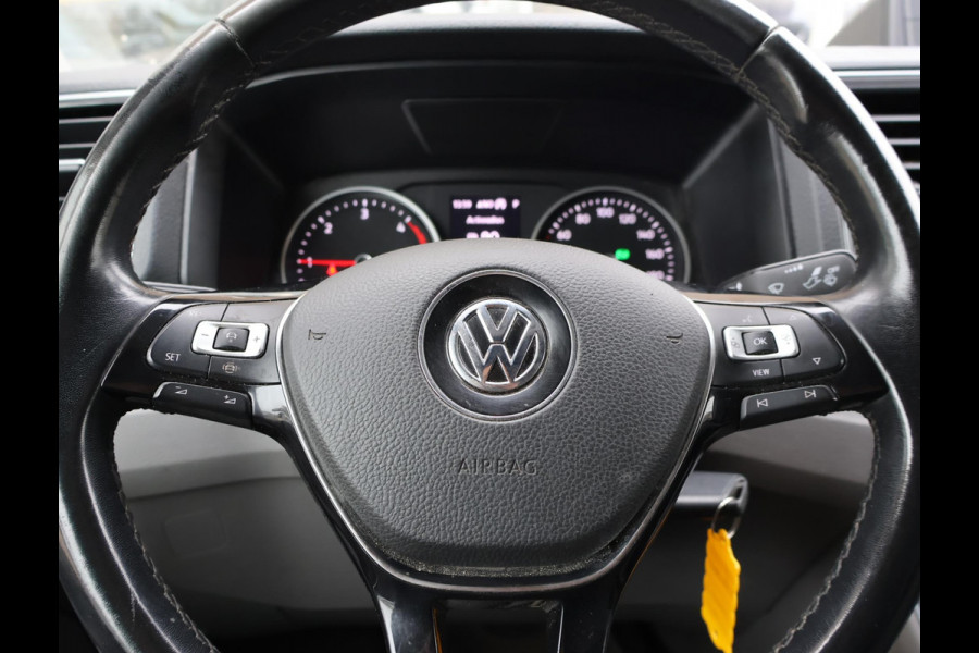 Volkswagen Crafter 35 2.0 TDI 140 PK DSG L3H3 + 3000 KG TREKHAAK + ADAPTIVE CRUISE / STUUR+ STOELVERW. / MASSAGE / LED / CAMERA