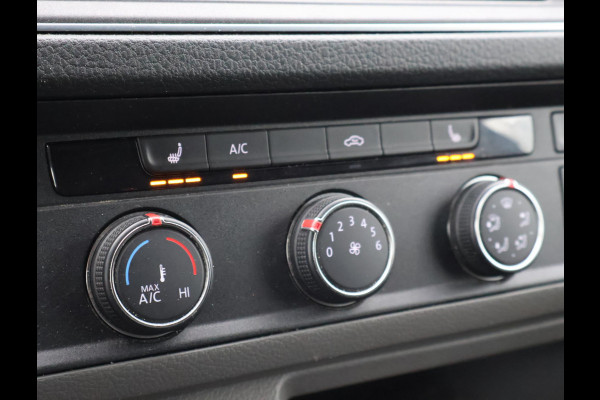 Volkswagen Crafter 35 2.0 TDI 140 PK DSG L3H3 + 3000 KG TREKHAAK + ADAPTIVE CRUISE / STUUR+ STOELVERW. / MASSAGE / LED / CAMERA