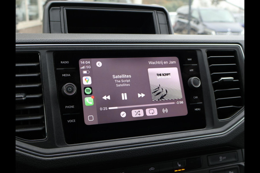 Volkswagen Crafter 35 2.0 TDI 140 PK DSG L3H3 + 3000 KG TREKHAAK + ADAPTIVE CRUISE / STUUR+ STOELVERW. / MASSAGE / LED / CAMERA