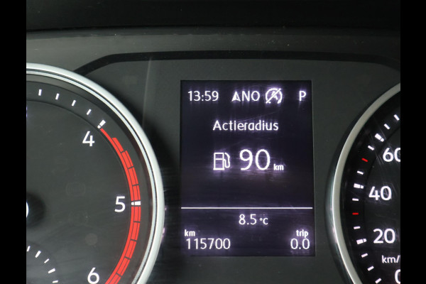 Volkswagen Crafter 35 2.0 TDI 140 PK DSG L3H3 + 3000 KG TREKHAAK + ADAPTIVE CRUISE / STUUR+ STOELVERW. / MASSAGE / LED / CAMERA