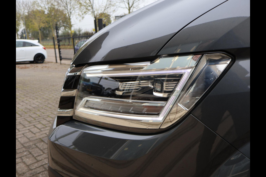 Volkswagen Crafter 35 2.0 TDI 140 PK DSG L3H3 + 3000 KG TREKHAAK + ADAPTIVE CRUISE / STUUR+ STOELVERW. / MASSAGE / LED / CAMERA