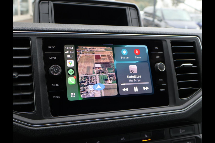 Volkswagen Crafter 35 2.0 TDI 140 PK DSG L3H3 + 3000 KG TREKHAAK + ADAPTIVE CRUISE / STUUR+ STOELVERW. / MASSAGE / LED / CAMERA