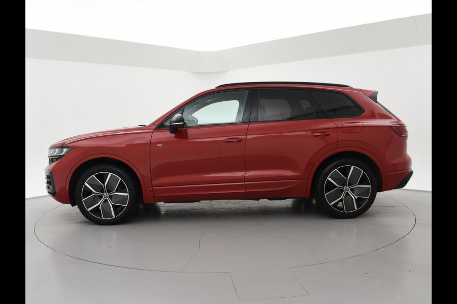 Volkswagen Touareg R 3.0 TSi V6 eHybrid 4MOTION R 462 PK *CHILI RED* + PANORAMA | STOELVENTILATIE | LUCHTVERING | DYNAUDIO | HEAD-UP DISPLAY