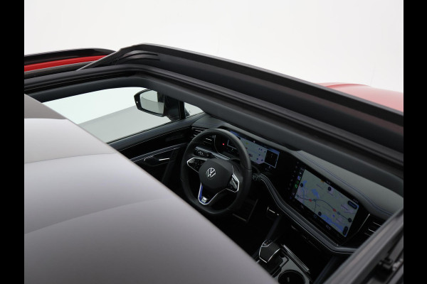 Volkswagen Touareg R 3.0 TSi V6 eHybrid 4MOTION R 462 PK *CHILI RED* + PANORAMA | STOELVENTILATIE | LUCHTVERING | DYNAUDIO | HEAD-UP DISPLAY