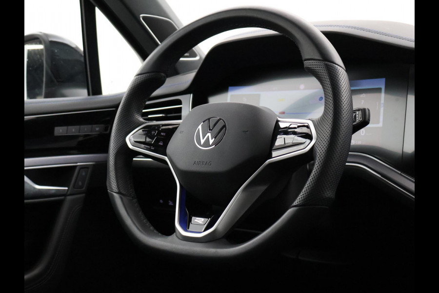 Volkswagen Touareg R 3.0 TSi V6 eHybrid 4MOTION R 462 PK *CHILI RED* + PANORAMA | STOELVENTILATIE | LUCHTVERING | DYNAUDIO | HEAD-UP DISPLAY