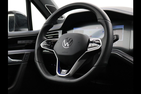 Volkswagen Touareg R 3.0 TSi V6 eHybrid 4MOTION R 462 PK *CHILI RED* + PANORAMA | STOELVENTILATIE | LUCHTVERING | DYNAUDIO | HEAD-UP DISPLAY