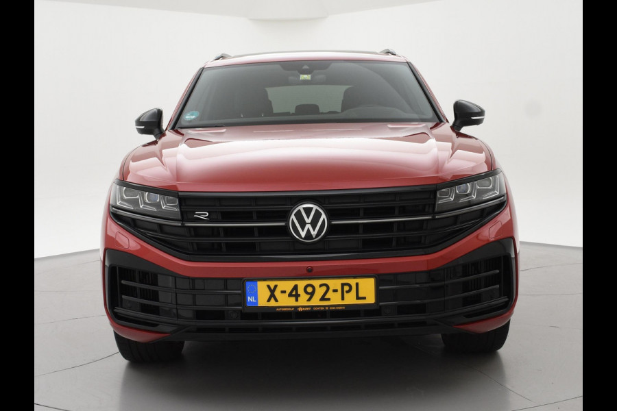 Volkswagen Touareg R 3.0 TSi V6 eHybrid 4MOTION R 462 PK *CHILI RED* + PANORAMA | STOELVENTILATIE | LUCHTVERING | DYNAUDIO | HEAD-UP DISPLAY