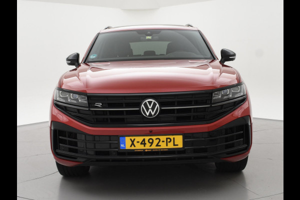 Volkswagen Touareg R 3.0 TSi V6 eHybrid 4MOTION R 462 PK *CHILI RED* + PANORAMA | STOELVENTILATIE | LUCHTVERING | DYNAUDIO | HEAD-UP DISPLAY